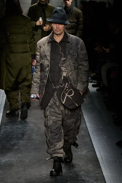 Look 25